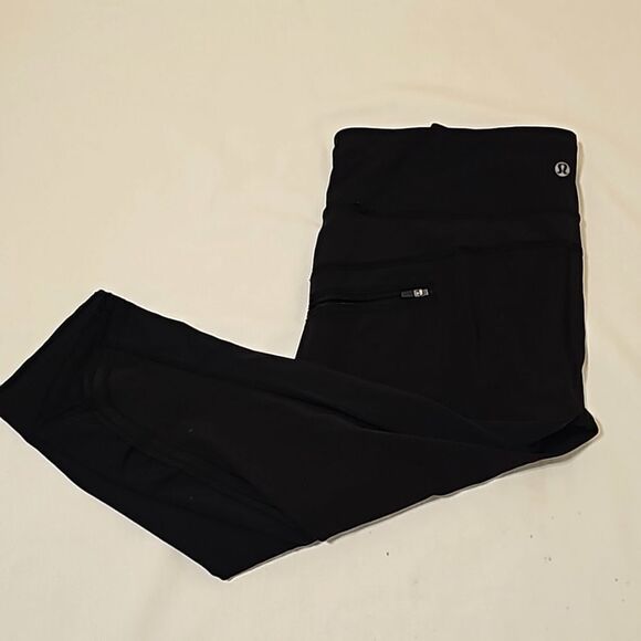 Ladies size 6 LuluLemon cropped leggings - Picture 1 of 9